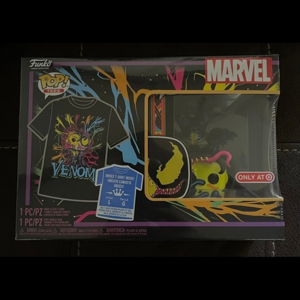 *Rare* mispackaged Funko POP Black Light Venom Tshirt Combo